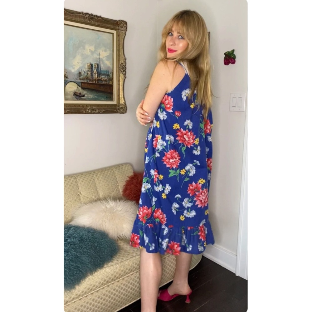 Vintage 1960's Floral House Dress in Cobalt Blue with Red + Yellow Flowers • M - Picture 5 of 6